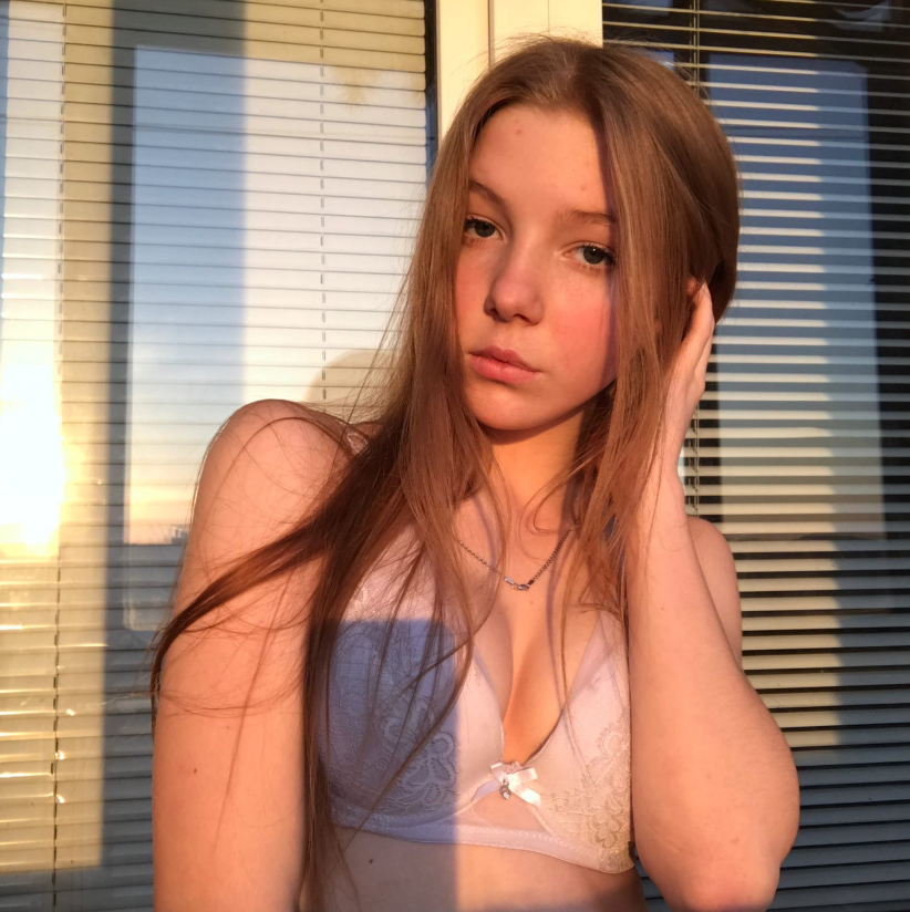 Красотка студентка с сексуальной фигурой — сливы тг CandyXXX