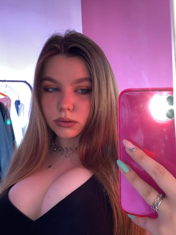 Горячая сучка с пышными формами — сливы тг CandyXXX